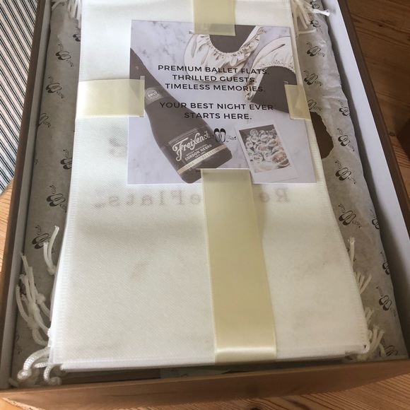 NWT box of champagne rescue flats 20 pairs - Picture 3 of 4